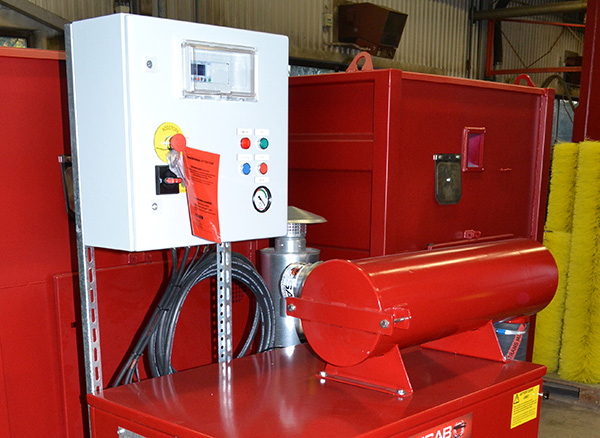 Close-up of the DISAB PES-5 vacuum unit’s control cabinet and silenced housing, highlighting its noise reduction features and integrated safety components for industrial environments.