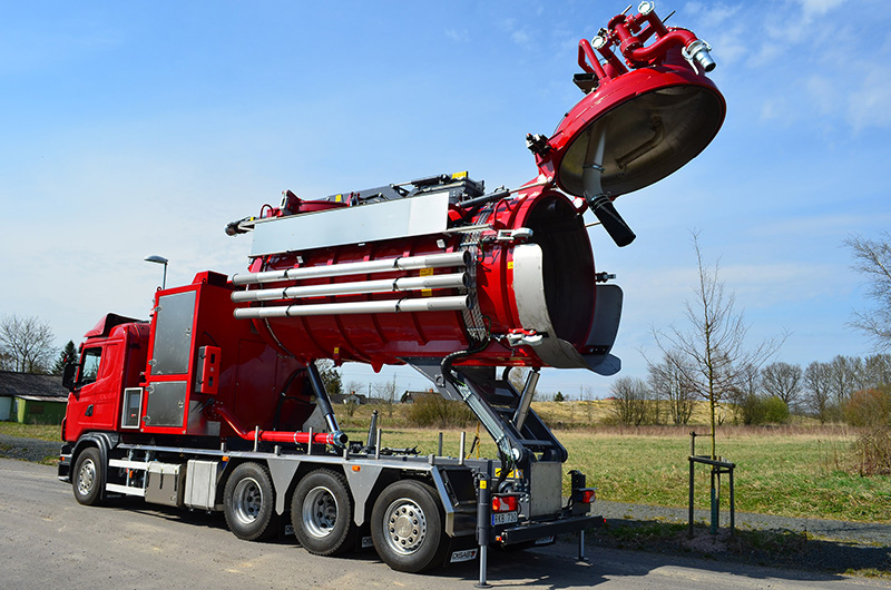 DISAB Centurion™ P30 vacuum loader with ADR functionality in unloading position.